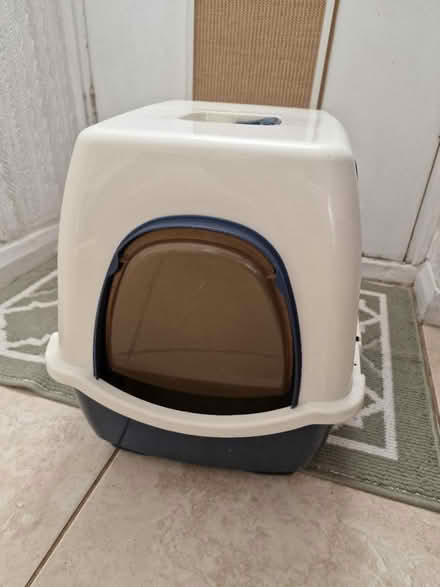 Photo of free Hooded litter tray (N17 the roundway) #1