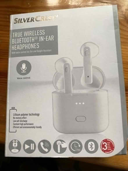 Photo of free bluetooth on ear headphones (Colnbrook SL3) #1