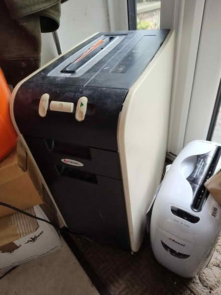 Photo of free Large paper shredder (Stretton DE13) #1