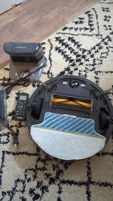 Photo of free Ecovacs Deebot M81 Pro (Middletown, NY) #3