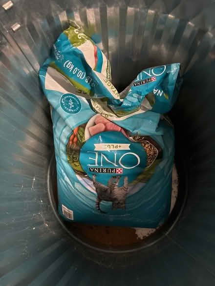 Photo of free Purina One cat food (60174) #2