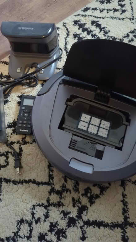 Photo of free Ecovacs Deebot M81 Pro (Middletown, NY) #2