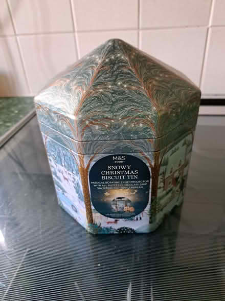 Photo of free Biscuit tin (Callowell GL5) #2