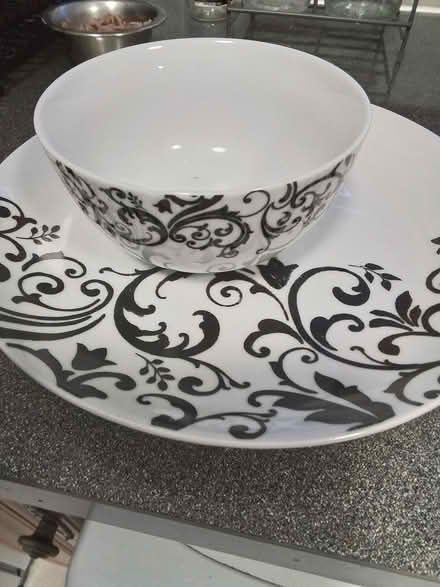 Photo of free Plates and bowls (Hollingworth via Hyde) #1