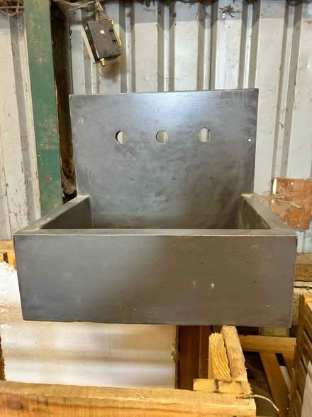 Photo of free Large concrete sinks (Stapleford abbots) #2