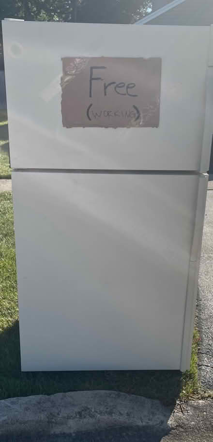 Photo of free Curb Alert - Working Fridge (Woodridge) #1