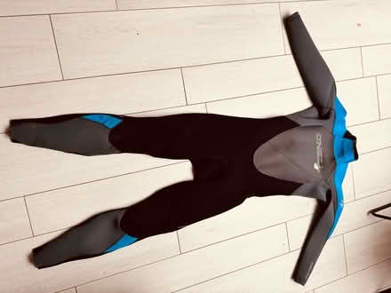 Photo of free Wetsuit 5mm men’s small (Leatherhead) #4