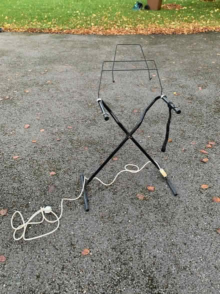 Photo of free Adjustable keyboard or synth stand (Sutton Pools OX14) #4