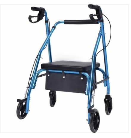 Photo of Seated Walker (Telford TF2 Ketley Bank) #1