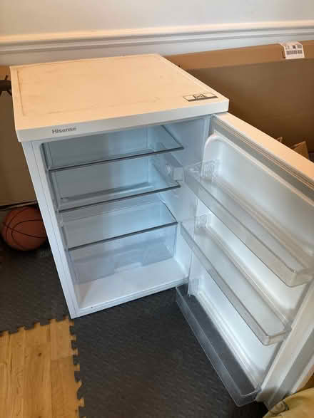 Photo of free Hisense freestanding fridge (Streatham SW16) #1