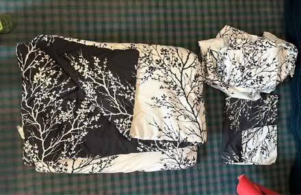 Photo of free Twin bedding (2 separate items) (Adams Morgan) #1