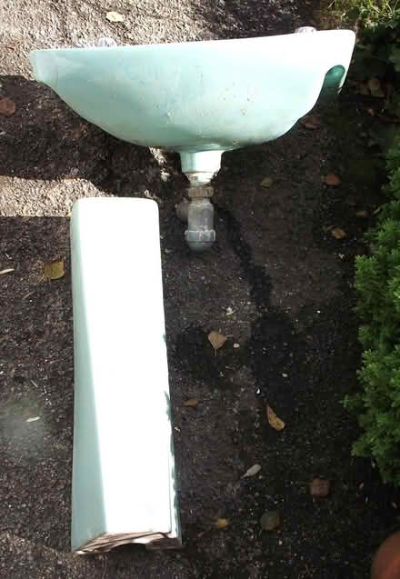 Photo of free Vintage Green Wash Basin & Pedestal (Belper DE56) #3