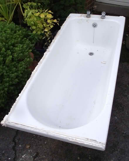 Photo of free White Bath / Water Trough for Farm (Belper DE56) #1