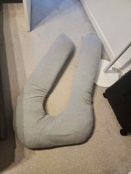 Photo of free pregnancy pillow (Risinghurst OX3) #1
