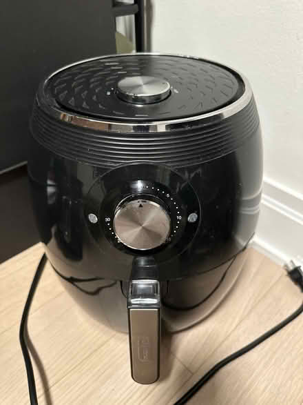 Photo of free Dash Large Air Fryer *Like New (UES) #1