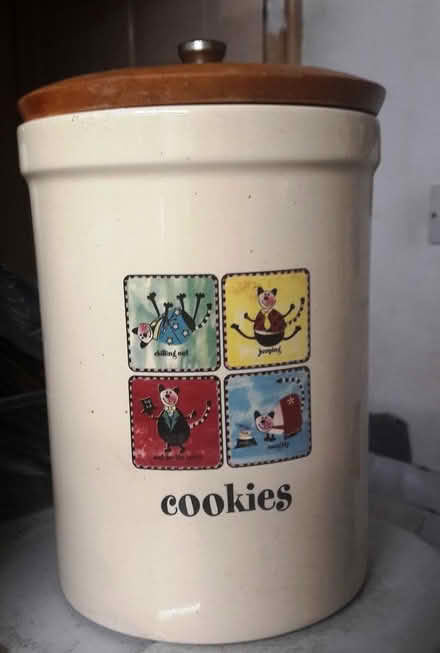 Photo of free cookie jar (Horsham (near station)) #1