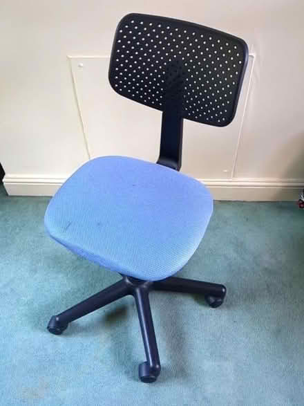 Photo of free Small chair (Earley RG6) #1