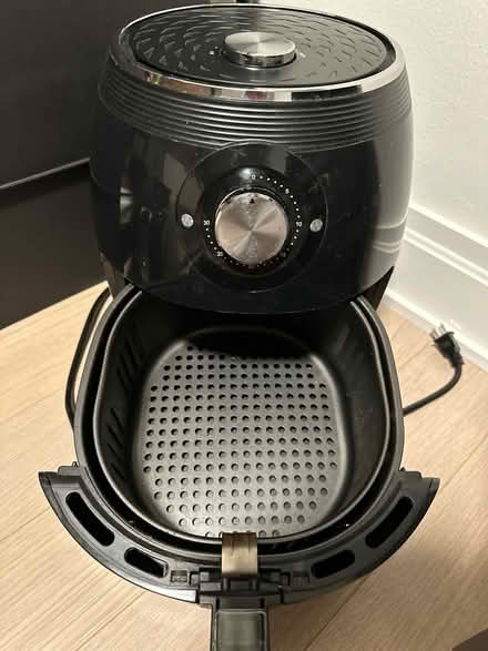 Photo of free Dash Large Air Fryer *Like New (UES) #2