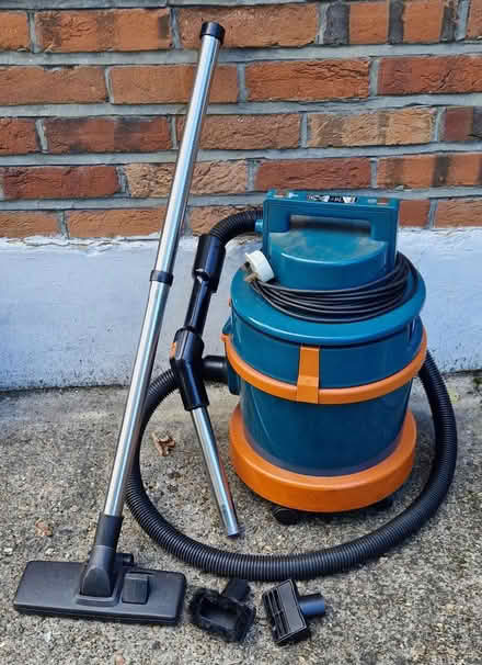 Photo of free Vax wet/dry vacuum cleaner (Addlestone KT15) #2