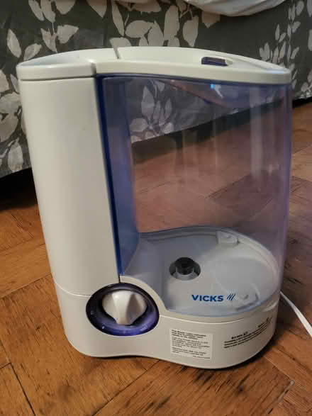 Photo of free Vicks Humidifier - 1L capacity (Murray Hill) #2