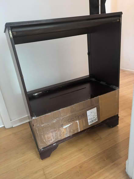 Photo of free TV stand (E14, Tower Hamlet Freegle) #2