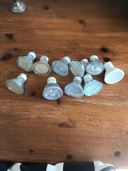 Photo of free G10 led light bulbs various brands (CM12) #1