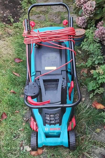Photo of free Lawnmower *BROKEN (Leith EH6) #1