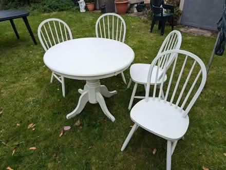 Photo of free Round table and 4 chairs (Apsley HP3 0) #1