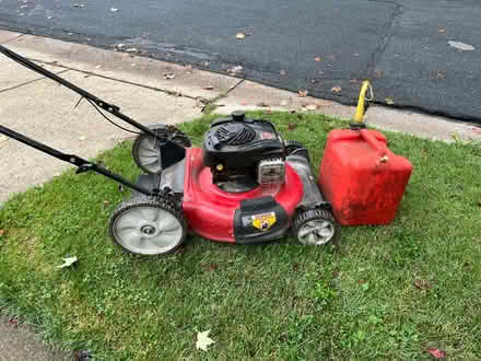 Photo of free Gas lawnmower- won’t start (Kensington) #2