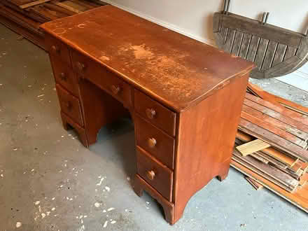 Photo of free Desk (Tenleytown) #1