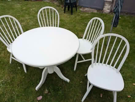 Photo of free Round table and 4 chairs (Apsley HP3 0) #2