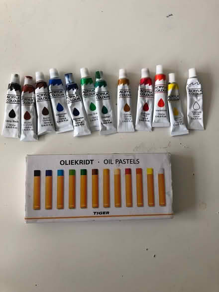 Photo of free Artist paints and pastels (Park street, AL2) #1