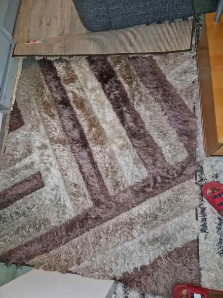 Photo of free Loverly Centre rug (Waverley Road. SE187TJ) #1