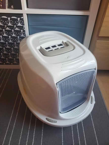 Photo of free Cat Hooded Litter tray (Kentish Town West NW5) #1