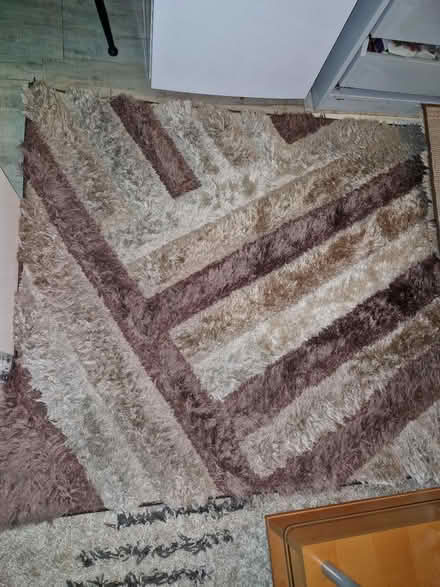 Photo of free Loverly Centre rug (Waverley Road. SE187TJ) #2