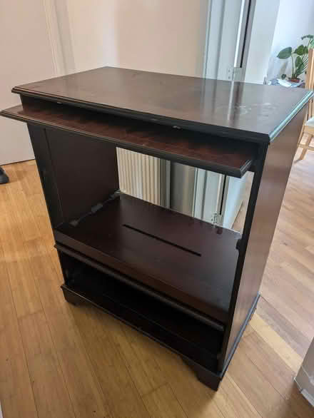 Photo of free TV stand (E14, Tower Hamlet Freegle) #1