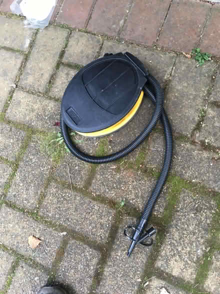 Photo of free Blow up double airbed with pump (Bridge of Allan FK9) #3