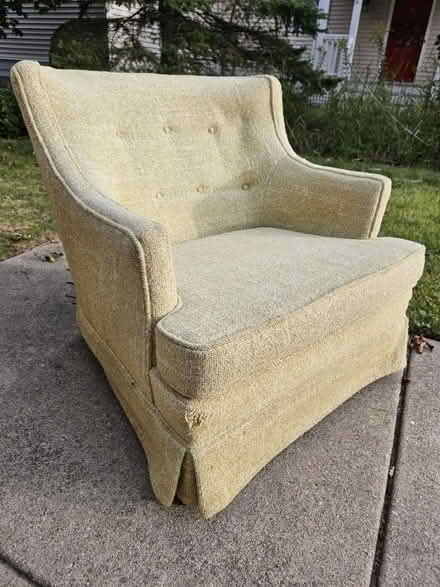 Photo of free Armchair (Grayslake, Prairie Crossing) #1