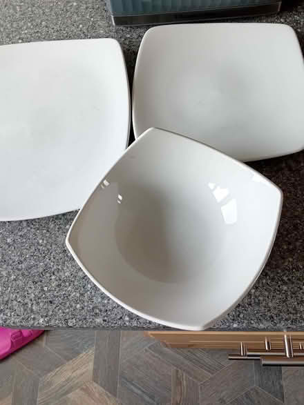 Photo of free M&S Andante square plates and bowls (Abraham Heights LA1) #1