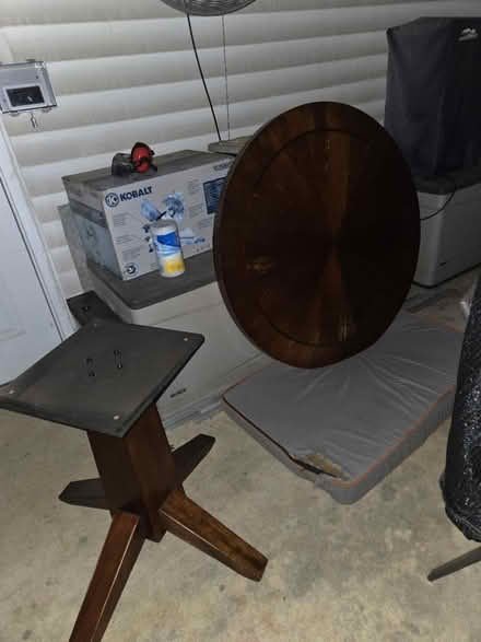 Photo of free 48" round dining table (Fairfax city) #1