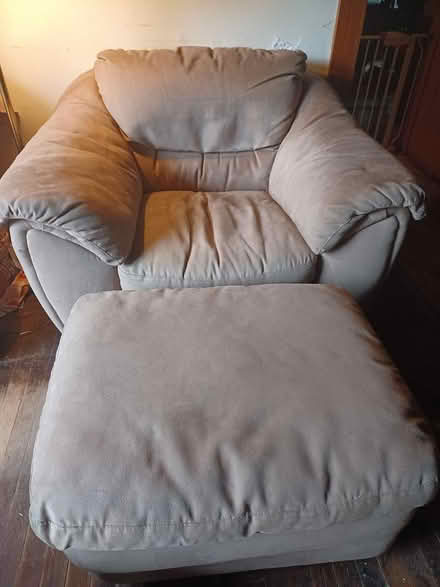 Photo of free Chair and ottoman (Bolton Road) #1