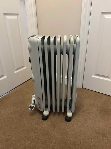 Photo of free De'longhi portable oil heater (Marsh, HD1) #1