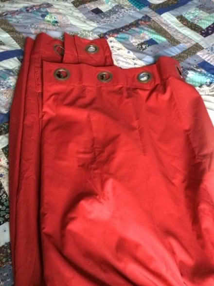 Photo of free Pair Of Red Curtains (CT10) #1