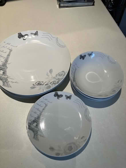 Photo of free ‘Paris’ dinner service for 4 (Thurton NR14) #1