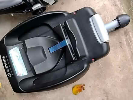 Photo of free Maxi Cosi Baby Car Seat with Isofix base (Malvern WR14) #1