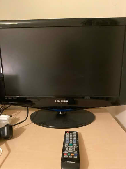 Photo of free Samsung TV (Carpenders park WD19) #1