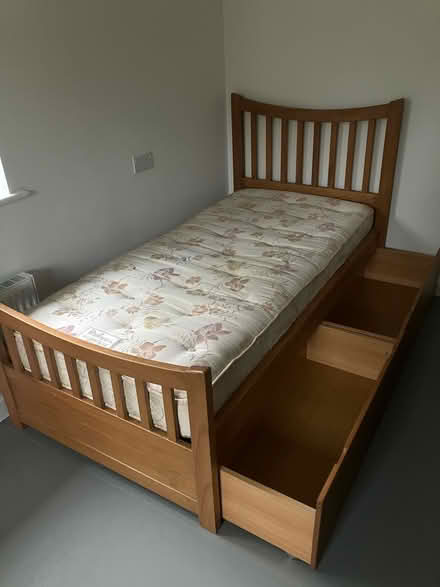 Photo of free Single bed with 2 drawers (Langley Court BR3) #1