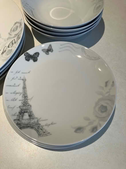 Photo of free ‘Paris’ dinner service for 4 (Thurton NR14) #2