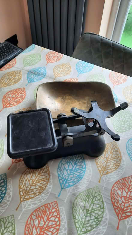 Photo of free Weighing scale (metal) (Abbey Wood SE2) #2