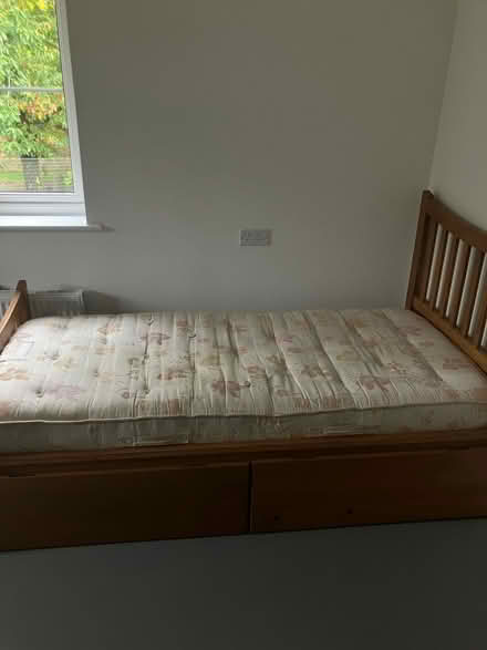 Photo of free Single bed with 2 drawers (Langley Court BR3) #4